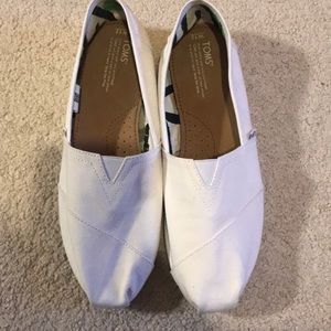 Size 12 women’s Toms